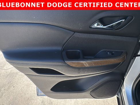 Used 2020 GMC Acadia SLE image 16