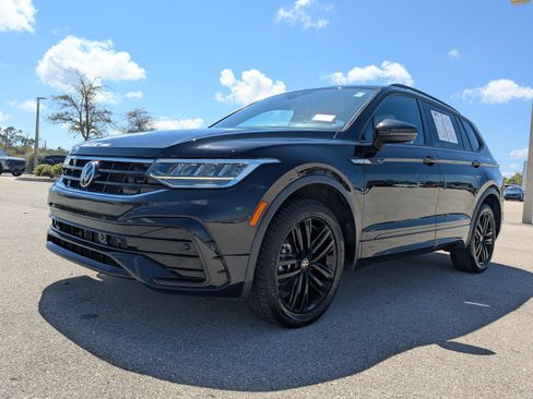 Used 2022 Volkswagen Tiguan SE R-Line image 9