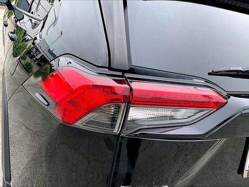 Used 2019 Toyota RAV4 XLE Premium w/ All Weather Liner Package image 23