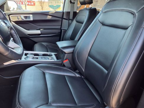Used 2024 Ford Explorer XLT w/ Equipment Group 202A image 3