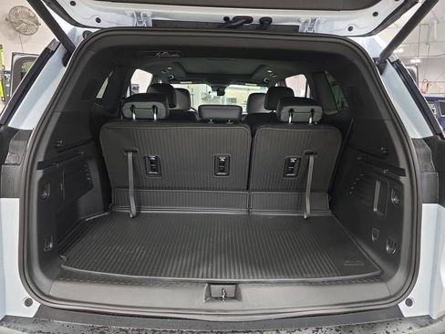 New 2026 GMC Acadia AT4 w/ Luxury Package AWD/4WD image 13