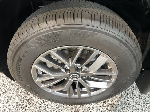 Used 2023 Nissan Rogue S AWD/4WD image 5