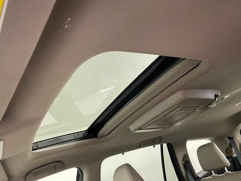 Used 2021 Honda Pilot Touring image 10