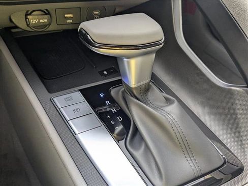 Used 2025 Hyundai Elantra Sport image 16