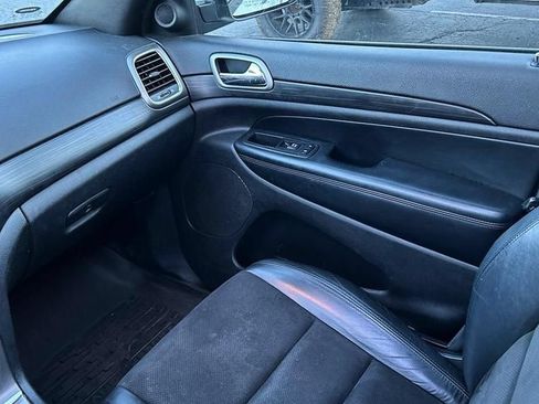Used 2019 Jeep Grand Cherokee Altitude AWD/4WD image 10