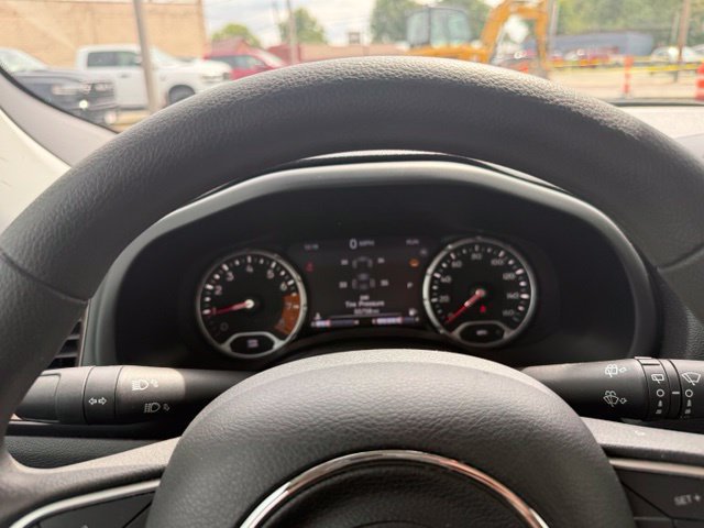 Used 2023 Jeep Renegade Latitude AWD/4WD image 23