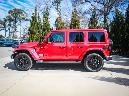 Used 2022 Jeep Wrangler Unlimited Sahara w/ Cold Weather Group image 7