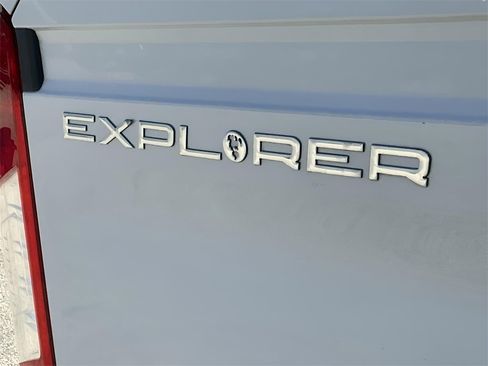 Certified 2017 Ford Transit 150 XLT image 15