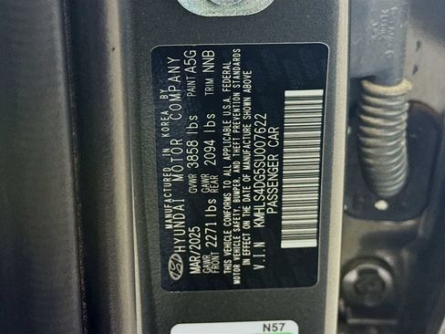 Used 2025 Hyundai Elantra SEL FWD image 32