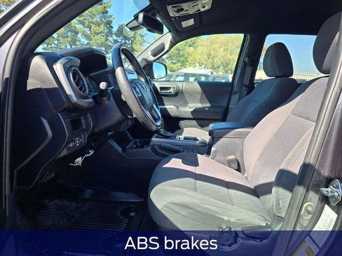 Used 2019 Toyota Tacoma TRD Off-Road AWD/4WD image 12