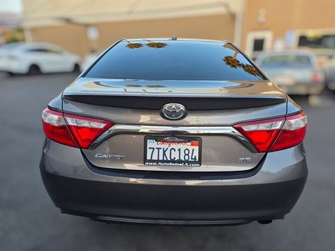 Used 2016 Toyota Camry SE image 6