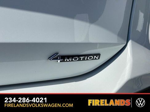 New 2025 Volkswagen Tiguan SE image 17