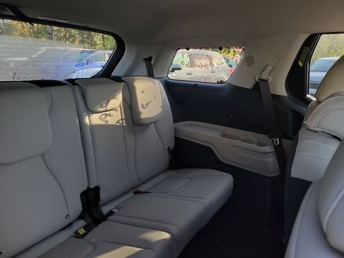 New 2026 Kia Carnival EX FWD image 32