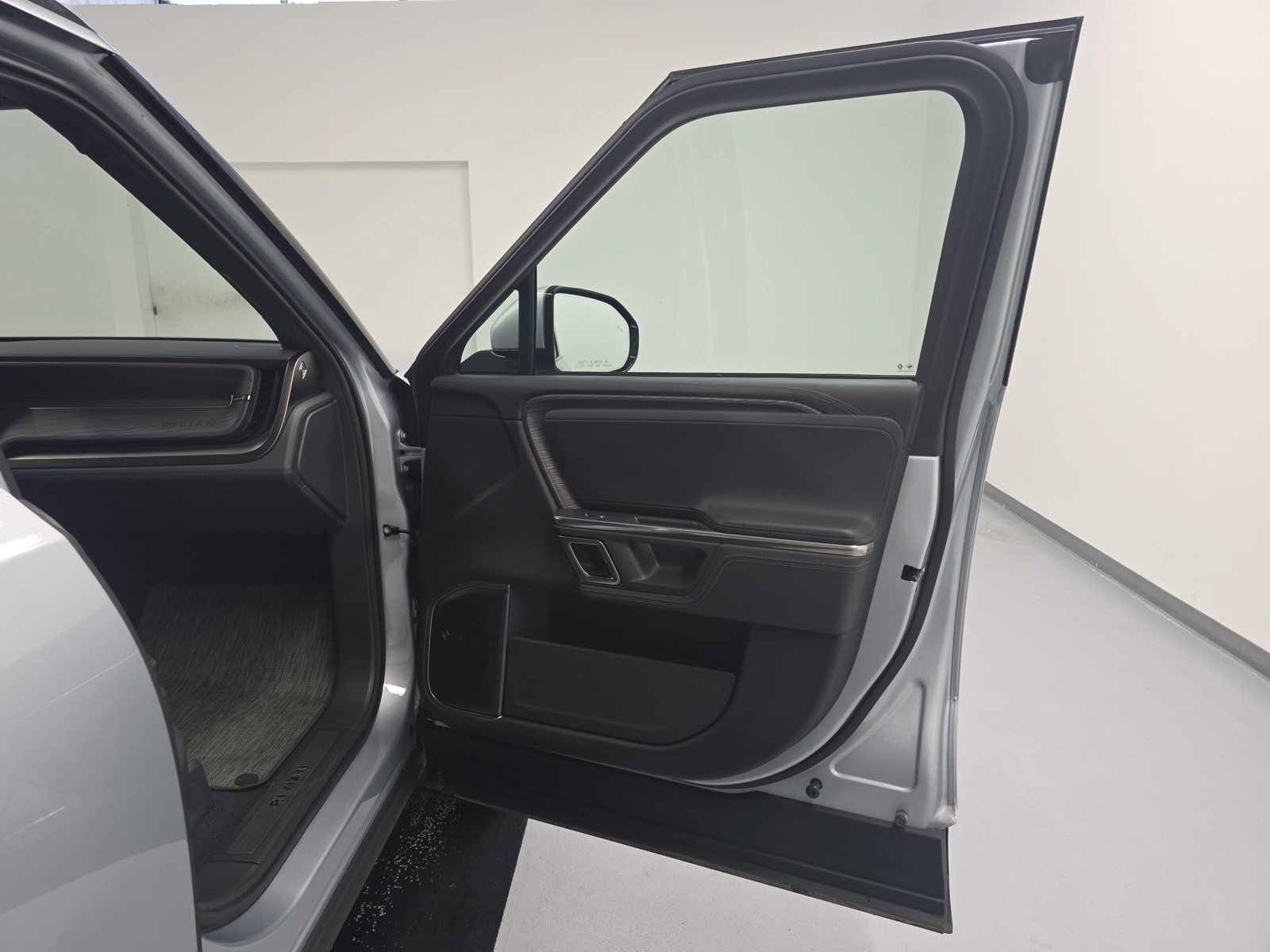 Used 2023 Rivian R1S Adventure Quad AWD/4WD image 18