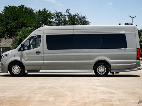 Used 2025 Mercedes-Benz Sprinter 3500 image 7
