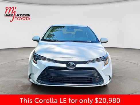 Used 2024 Toyota Corolla LE FWD image 3