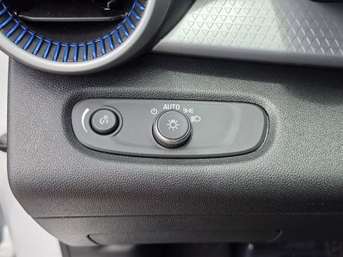 Used 2025 Chevrolet Trax LS w/ LS Convenience Package FWD image 27
