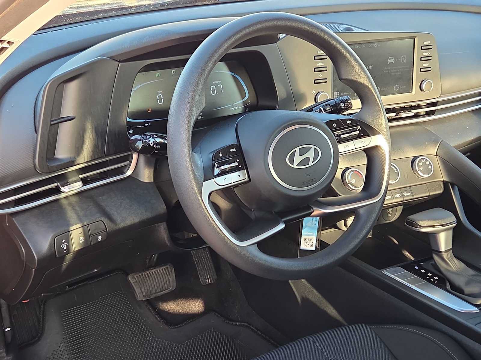 Used 2025 Hyundai Elantra SE FWD image 10