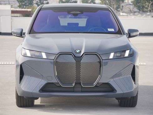 New 2026 BMW iX xDrive45 w/ Premium Package image 2