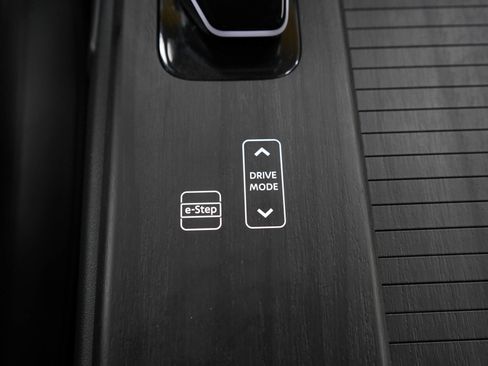 Used 2023 Nissan Ariya FWD image 24