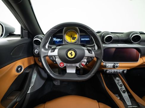 Used 2019 Ferrari Portofino RWD image 13