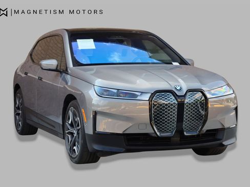 Used 2023 BMW iX xDrive50 w/ Ultimate Package 2 AWD/4WD image 6