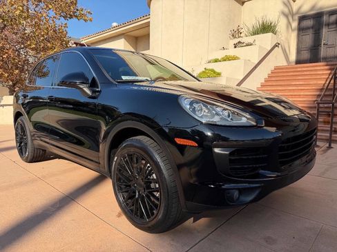 Used 2018 Porsche Cayenne Platinum Edition image 1