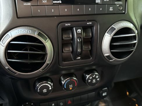 Used 2014 Jeep Wrangler Unlimited Sport w/ Quick Order Package 24S AWD/4WD image 19