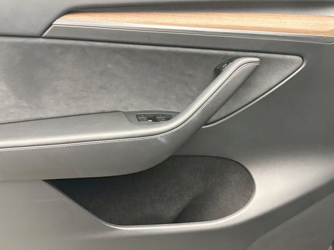 Used 2025 Tesla Model Y Long Range AWD/4WD image 6