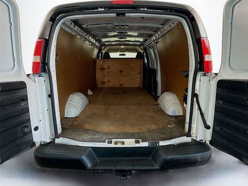 Used 2020 GMC Savana 2500 Extended w/ Enhanced Convenience Package RWD image 3