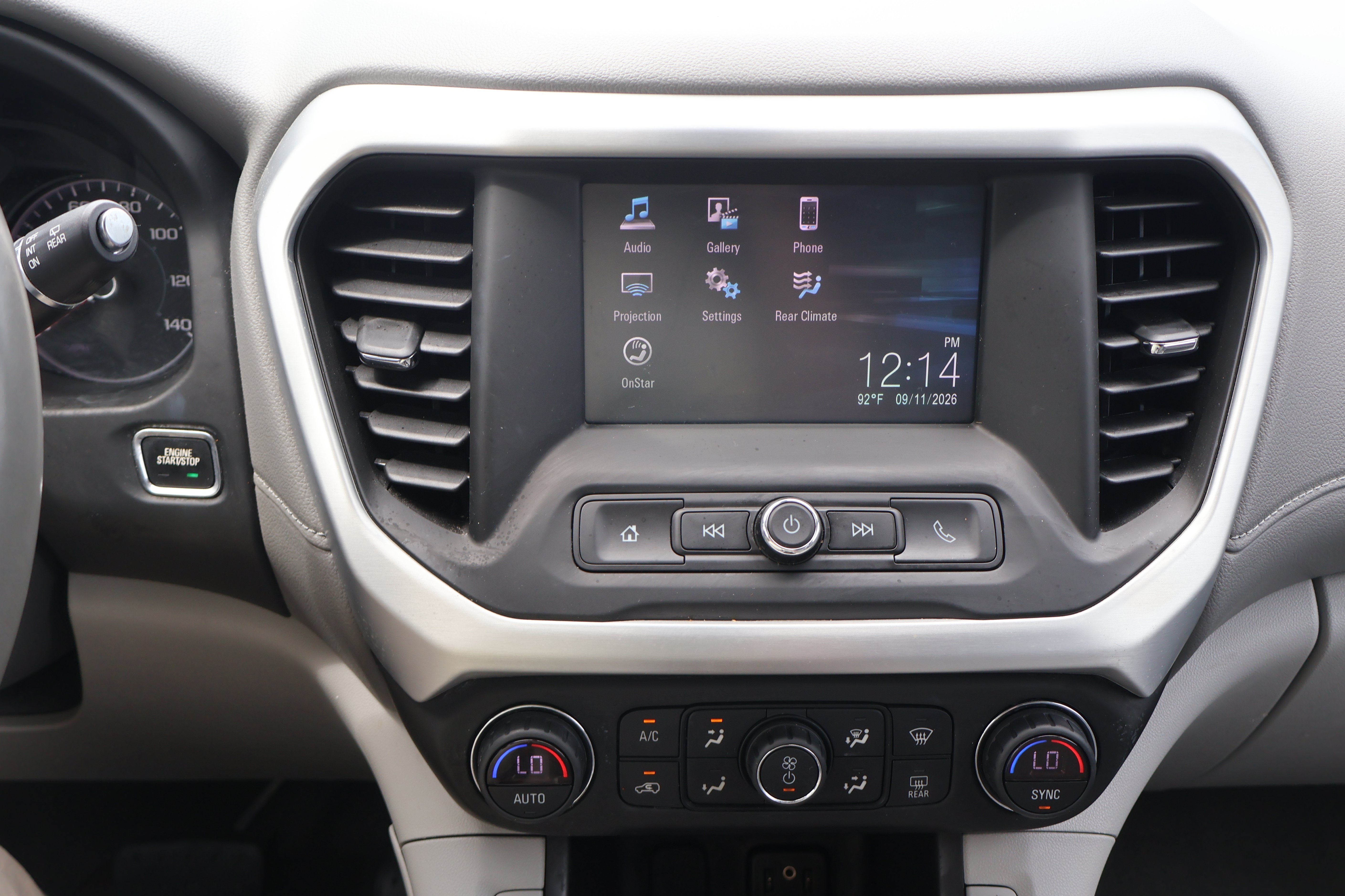 Used 2019 GMC Acadia SLE FWD image 18