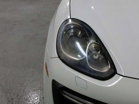 Used 2016 Porsche Cayenne GTS AWD/4WD image 15