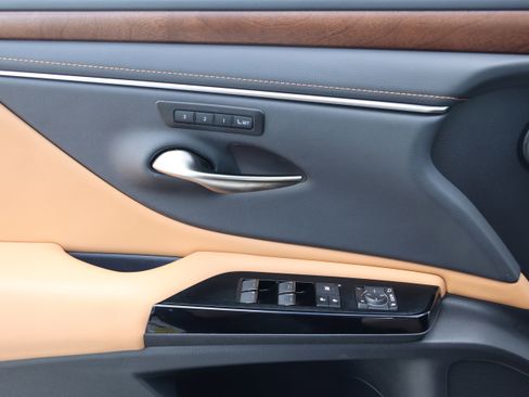 Used 2025 Lexus ES 350 w/ Premium Package FWD image 12