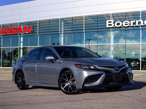 Used 2023 Toyota Camry SE image 1