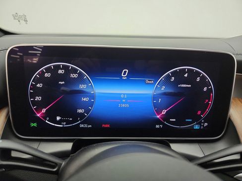 Used 2023 Mercedes-Benz GLC 300 4MATIC image 10
