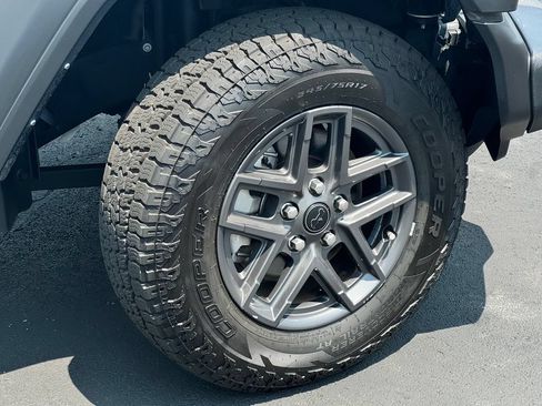 Used 2024 Jeep Wrangler Unlimited Sport AWD/4WD image 9