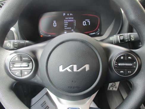 Used 2023 Kia Soul LX FWD image 14