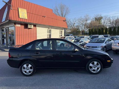 Used 2005 Ford Focus SES FWD image 8