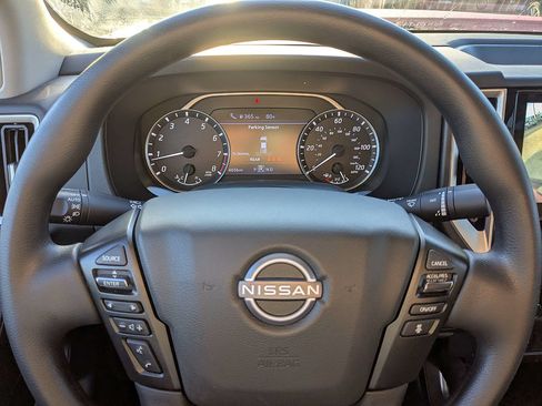 Used 2025 Nissan Frontier SV RWD image 29