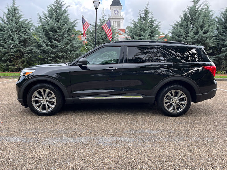 Used 2020 Ford Explorer XLT w/ Equipment Group 202A AWD/4WD image 20