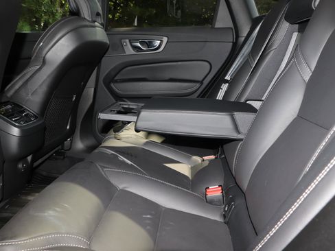 Used 2022 Volvo XC60 B5 Inscription w/ Advanced Package image 25