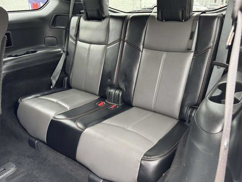 Used 2020 Nissan Pathfinder SL AWD/4WD image 16