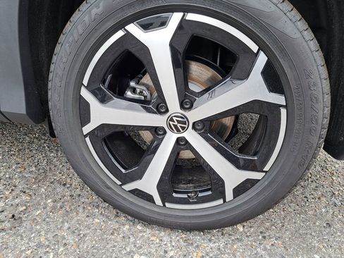 New 2026 Volkswagen Tiguan SE image 27