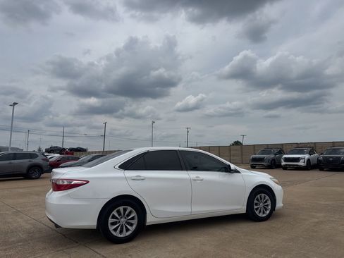Used 2017 Toyota Camry SE FWD image 25