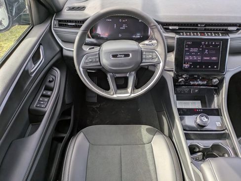 New 2025 Jeep Grand Cherokee L Laredo image 14