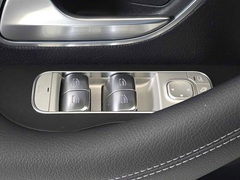 Used 2025 Mercedes-Benz GLE 350 4MATIC image 24