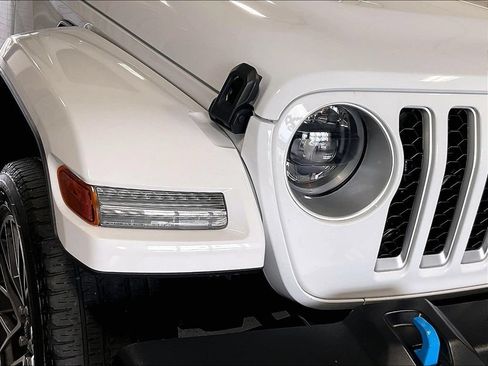 Used 2023 Jeep Wrangler Unlimited Sahara AWD/4WD image 32