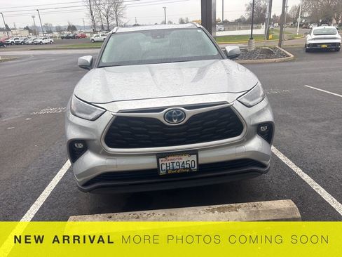 Used 2023 Toyota Highlander XLE image 2