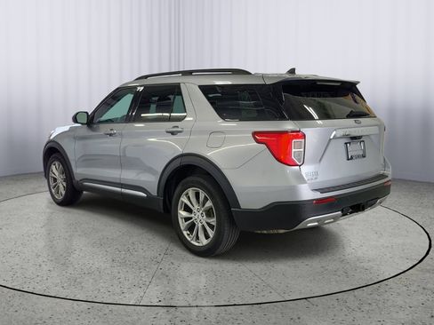 Certified 2023 Ford Explorer XLT w/ Equipment Group 202A AWD/4WD image 3