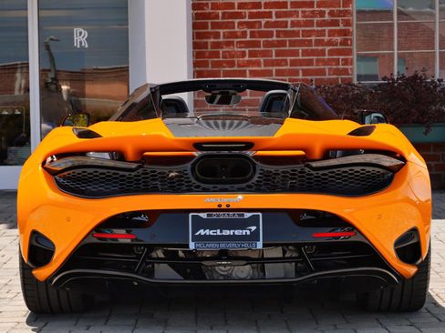 Used 2024 McLaren 750S Spider RWD image 5